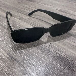 The perfect black sunglasses